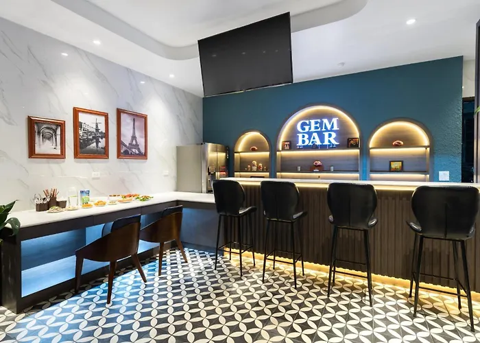Gem Hotel *